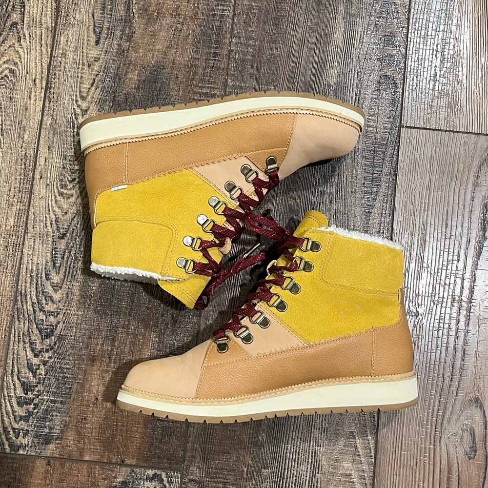 Toms lace up boots size 7.5